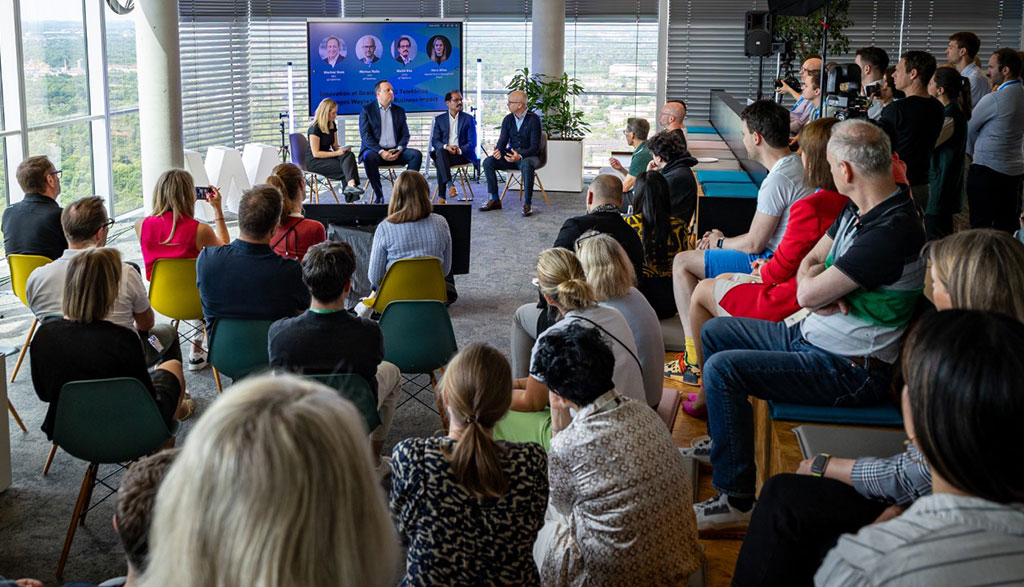 Diskussionsrunde mit dem Management von Telefónica Deutschland bei Wayra im o2 Tower München.