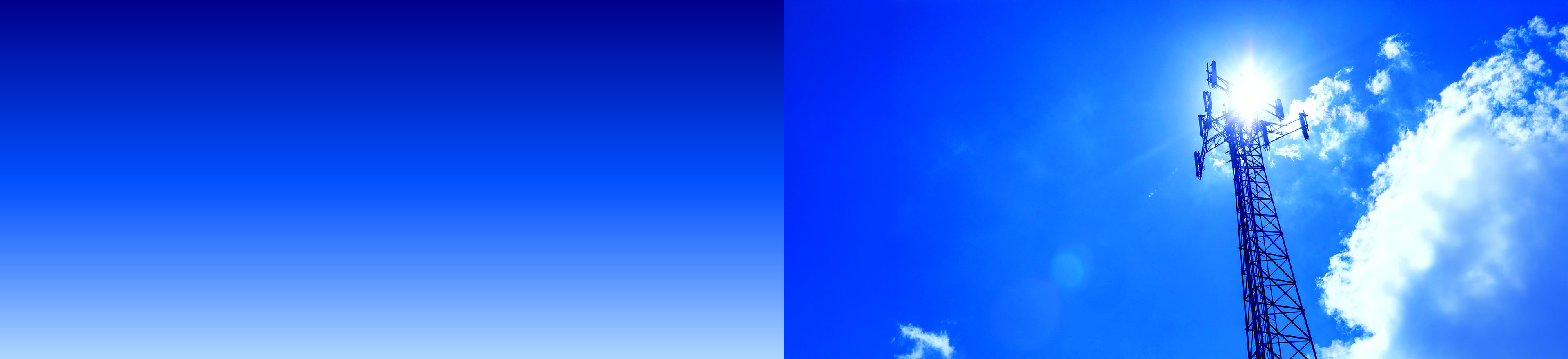 Mobilfunkmast mit Antennen vor blauem Himmel im Gegenlicht der Sonne, links blauer Farbverlauf.