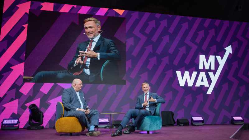 My Way Bühne im Jahr 2025 mit 2 Speakern