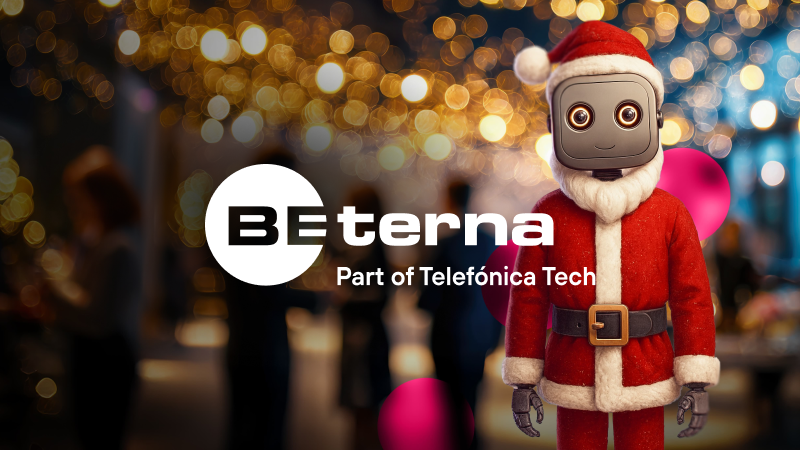 Roboter in Weihnachtsmannkostüm steht im Vordergrund vor unscharfem Hintergrund mit festlicher Beleuchtung und Menschen. Links das Logo ‚BEterna – Part of Telefónica Tech‘ in Weiß.